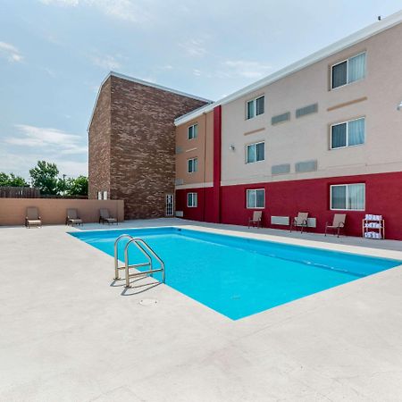 Coratel Plus Suites Wichita West Airport Exteriör bild