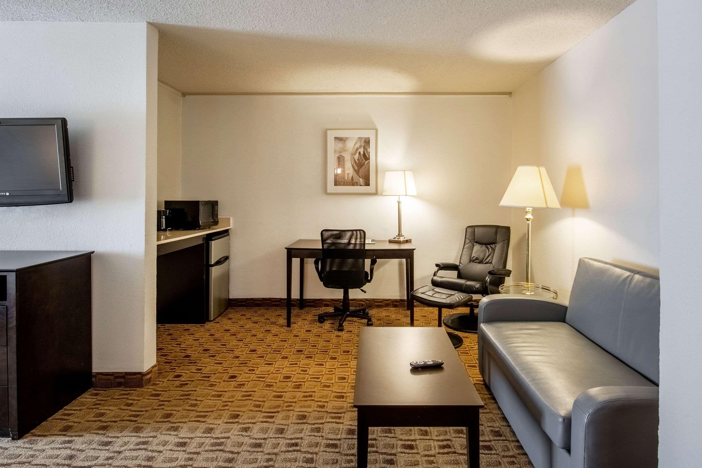Coratel Plus Suites Wichita West Airport Exteriör bild