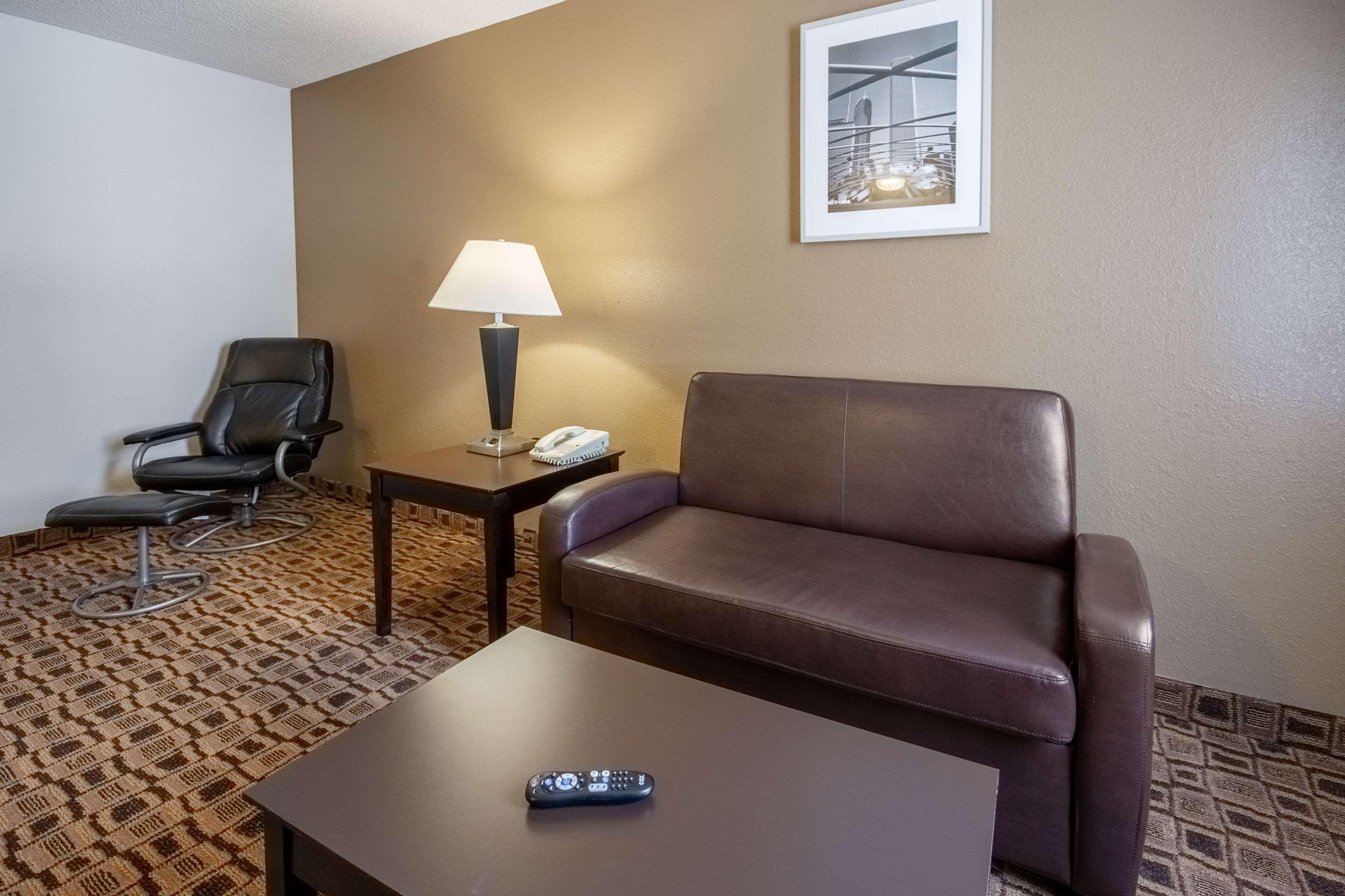 Coratel Plus Suites Wichita West Airport Exteriör bild